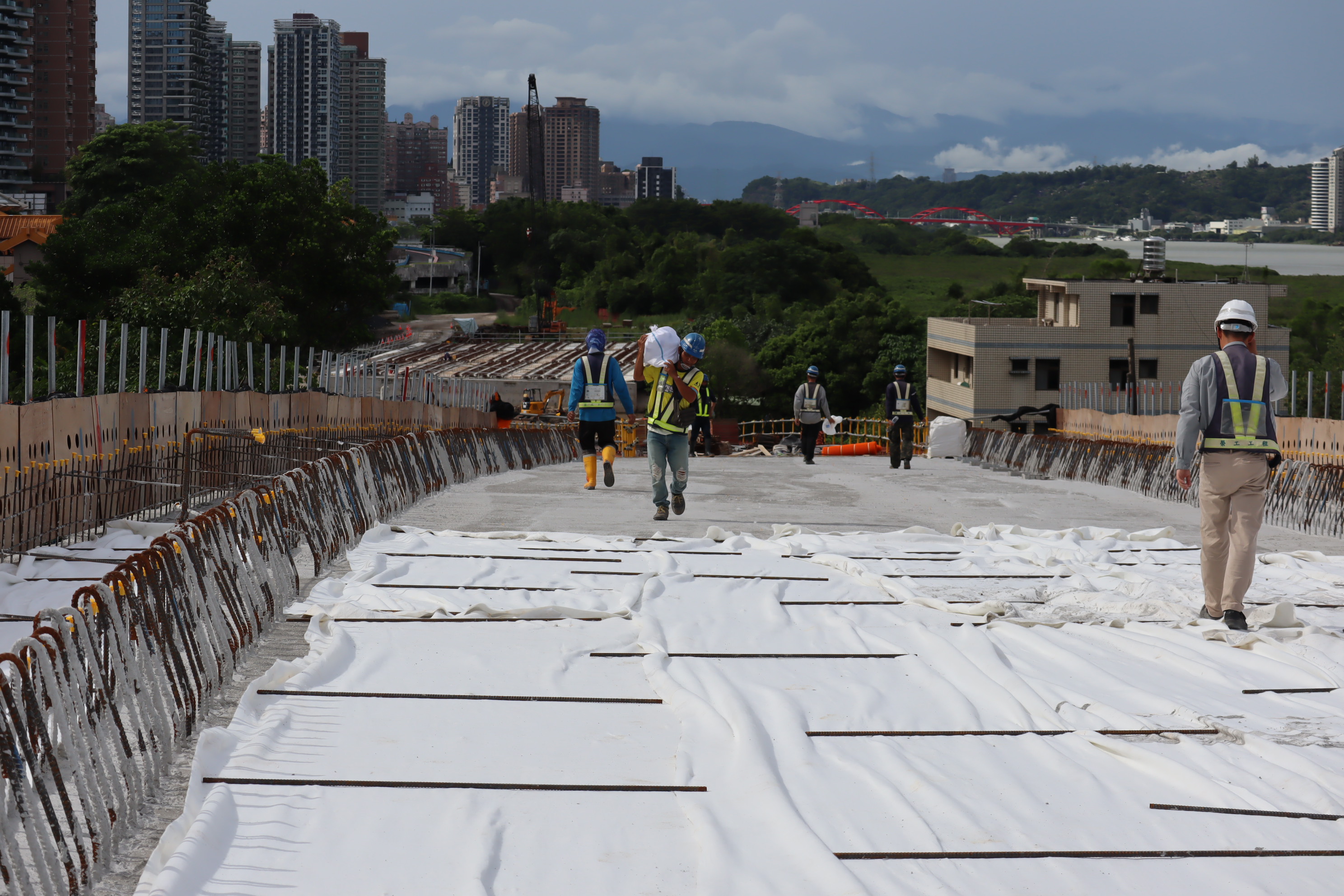 侯友宜視察淡北道路 拚118年6月主線優先通車為目標...