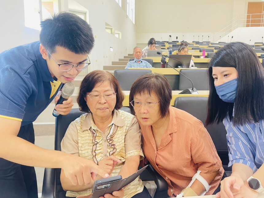 AI玩轉核心課  台南推動樂齡講師回訓強化數位教學力...