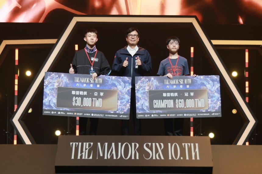 六都電競爭霸戰十周年  陳其邁親自頒獎《聯盟戰棋》冠亞軍獎項