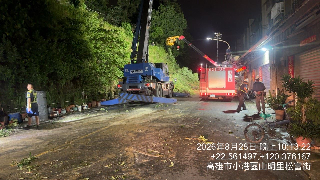 松富街擋土牆倒塌  高市府即時啟動應變機制加速後續復建...