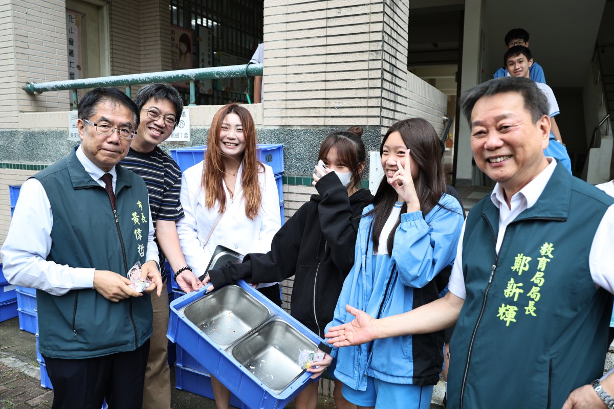 黃偉哲連兩日訪視學校午餐  肯定安平國中兼顧全齡供餐、...