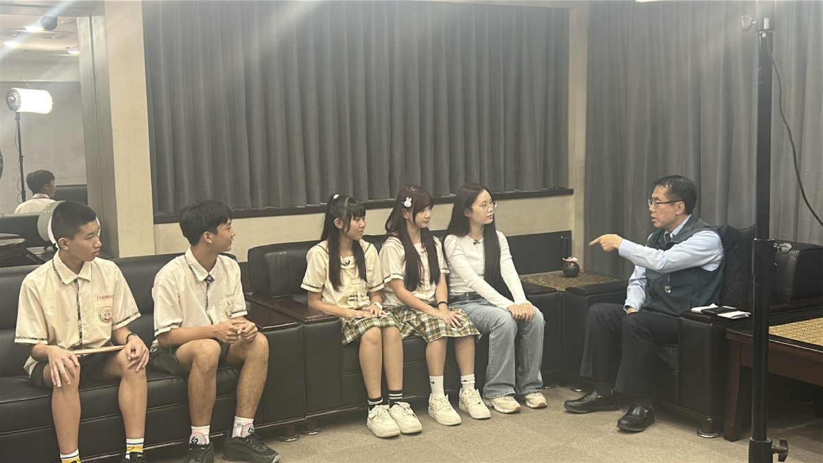 台南國中生化身一日市長貼身觀察員  上一堂公民課...