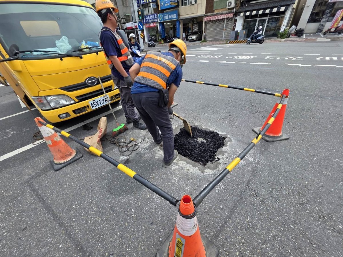 高雄管線單位趁天晴加速巡修  市府要求儘速完成道路復原