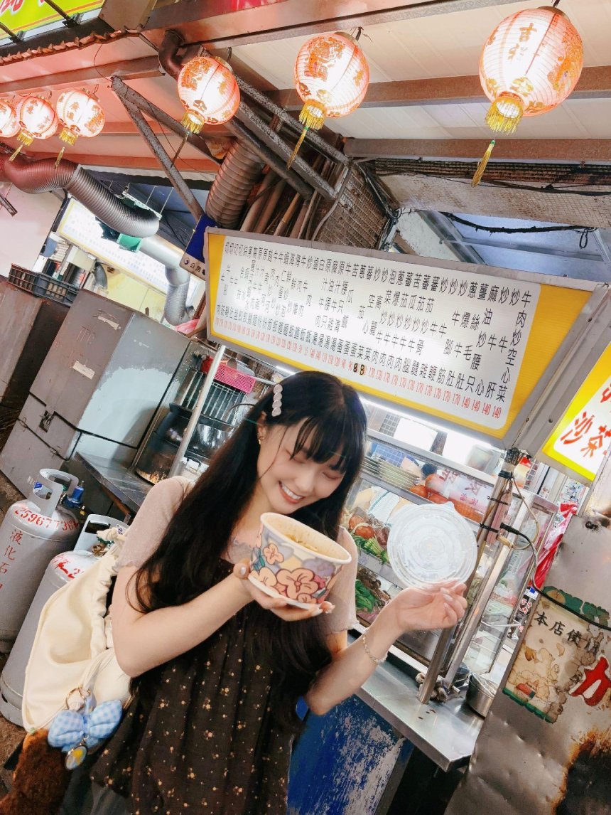 跟著駐唱歌手豆斗深度走訪延三夜市  分享口袋美食名單...