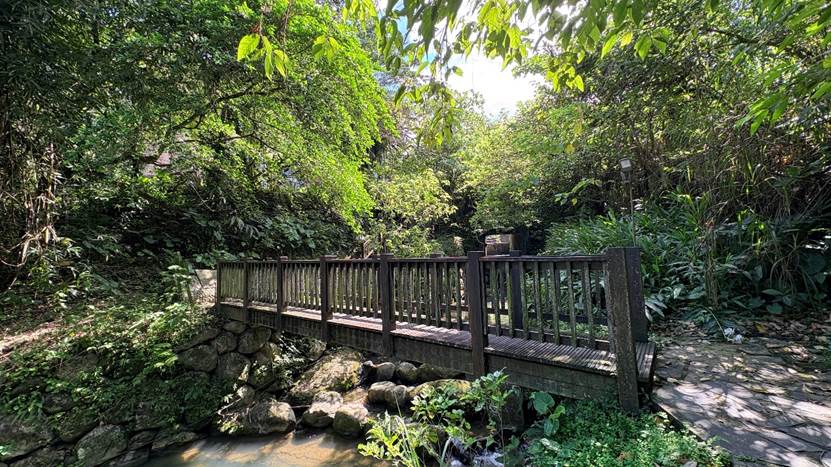 漫步小坑溪親水文學步道  山林為伴品文字樂趣...