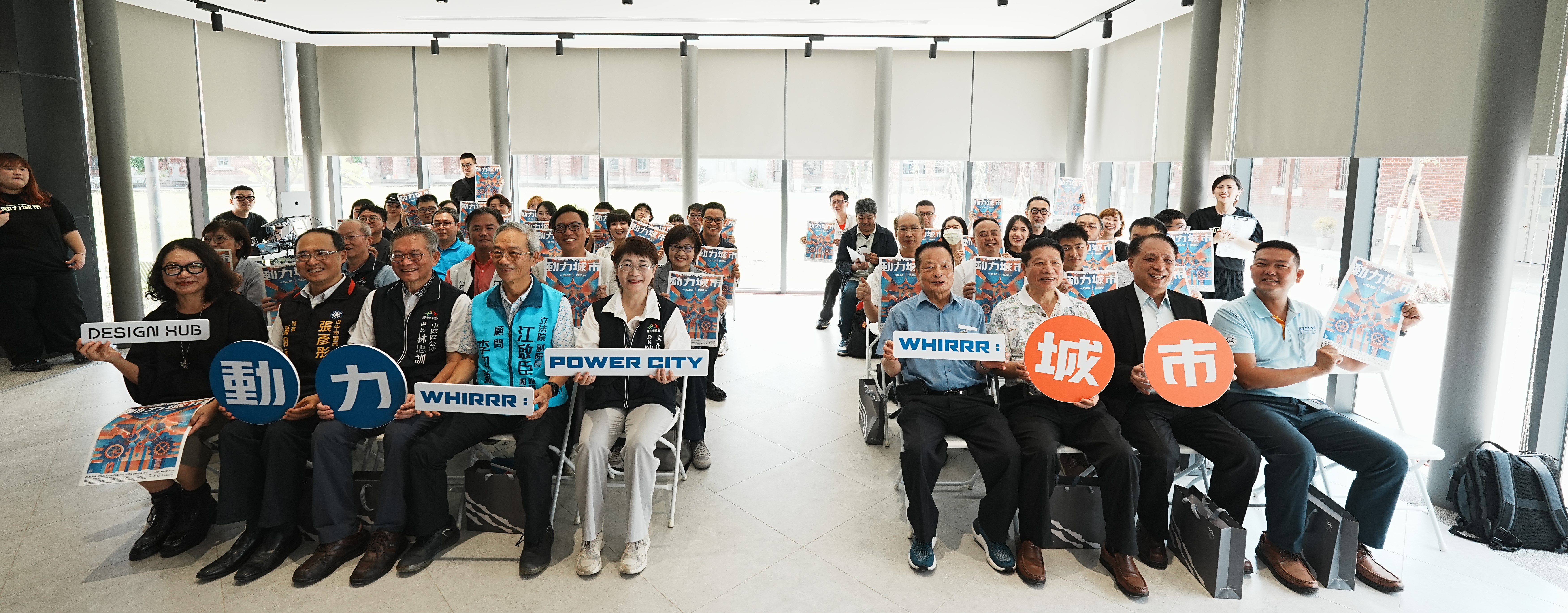 跟著「AH!Q」探索「創意台中」 人氣IP柔軟機器人現身台中州廳！
