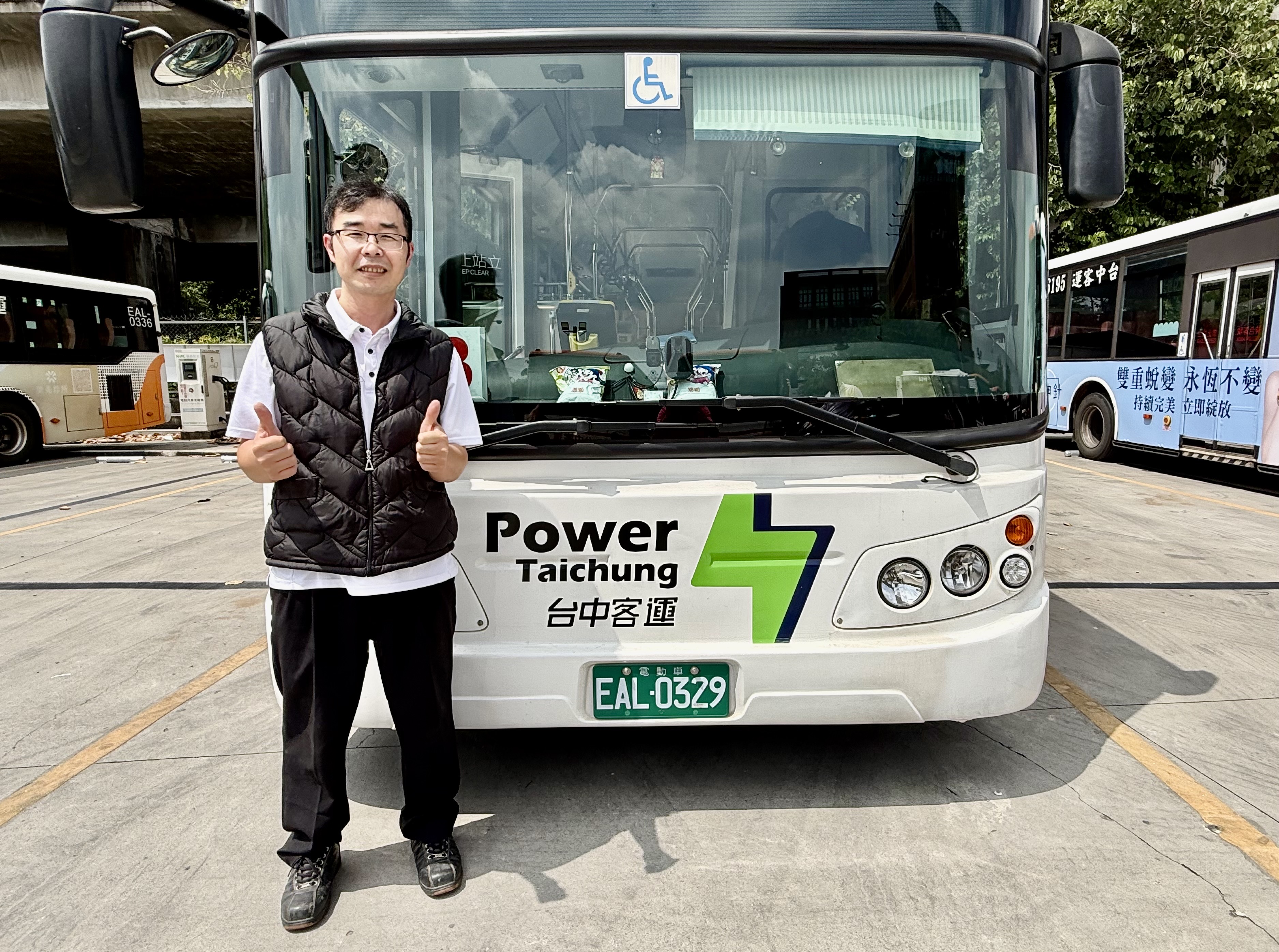 公車駕駛機敏助不適乘客就醫 台中交通暖心日常讓城市好有愛！