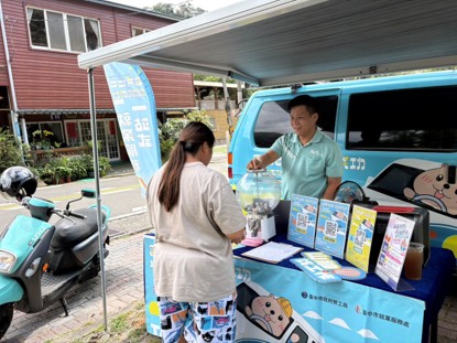 想找工作就上路  中市就業服務巡迴車深入各地